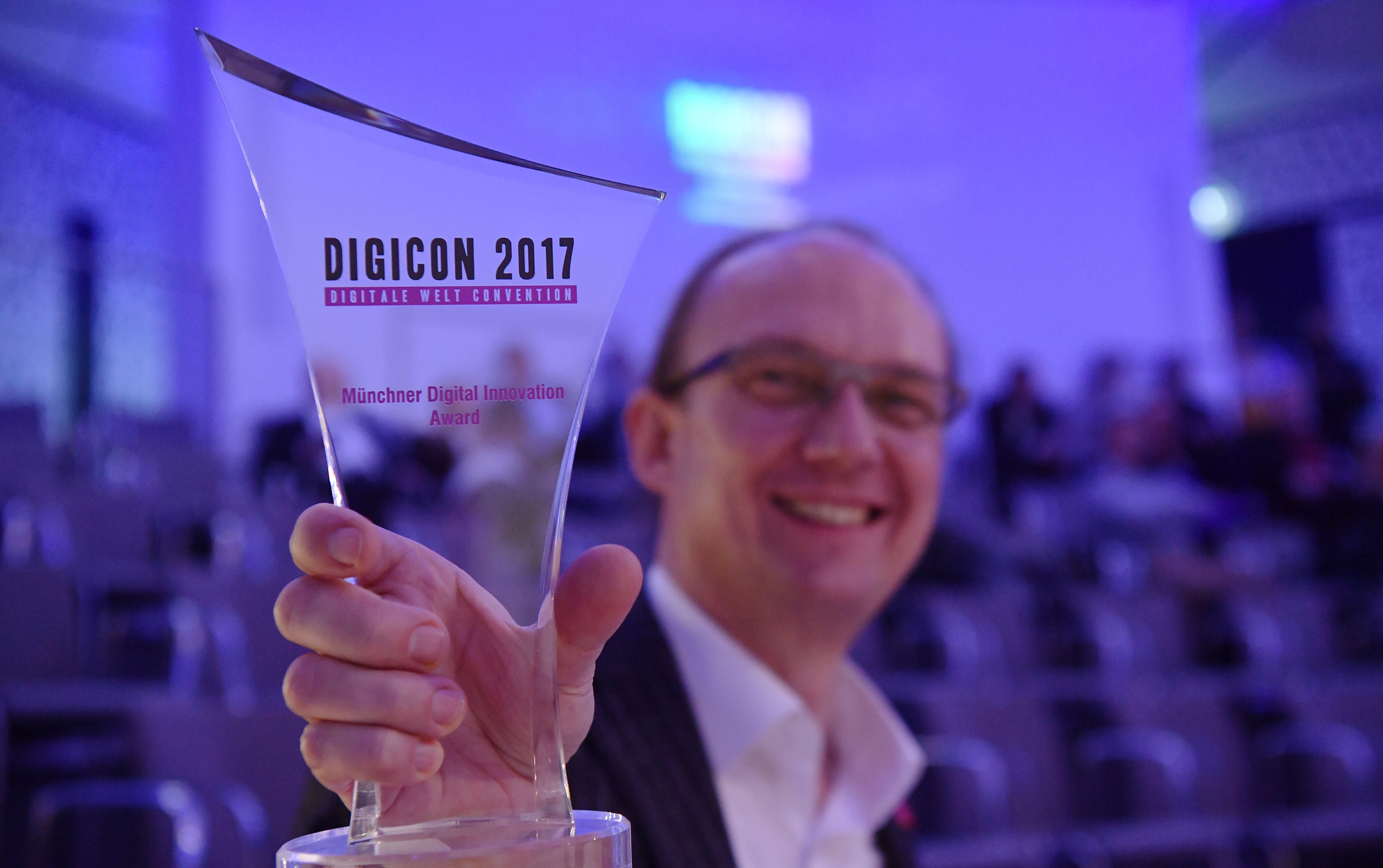 Gewinner des 2. Münchner Digital Innovation Award 2017 - Die eBlocker GmbH mit ihrem System zum anonymem Surfen & Jugendschutz