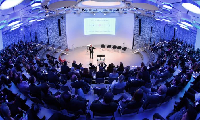 DIGICON 2017 Strategy Day: Im Fokus standen innovative Zukunftskonzepte sowie die digitale Transformation von Unternehmen zur aktiven Gestaltung der digitalen Zukunft. DIGICON 2017 Strategy Day: Im Fokus standen innovative Zukunftskonzepte sowie die digitale Transformation von Unternehmen zur aktiven Gestaltung der digitalen Zukunft.
